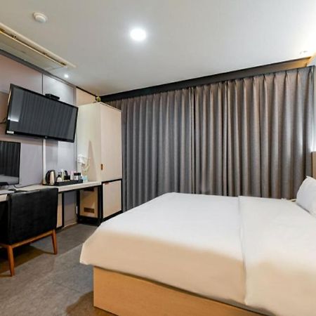 Hotel The May Пусан Екстер'єр фото