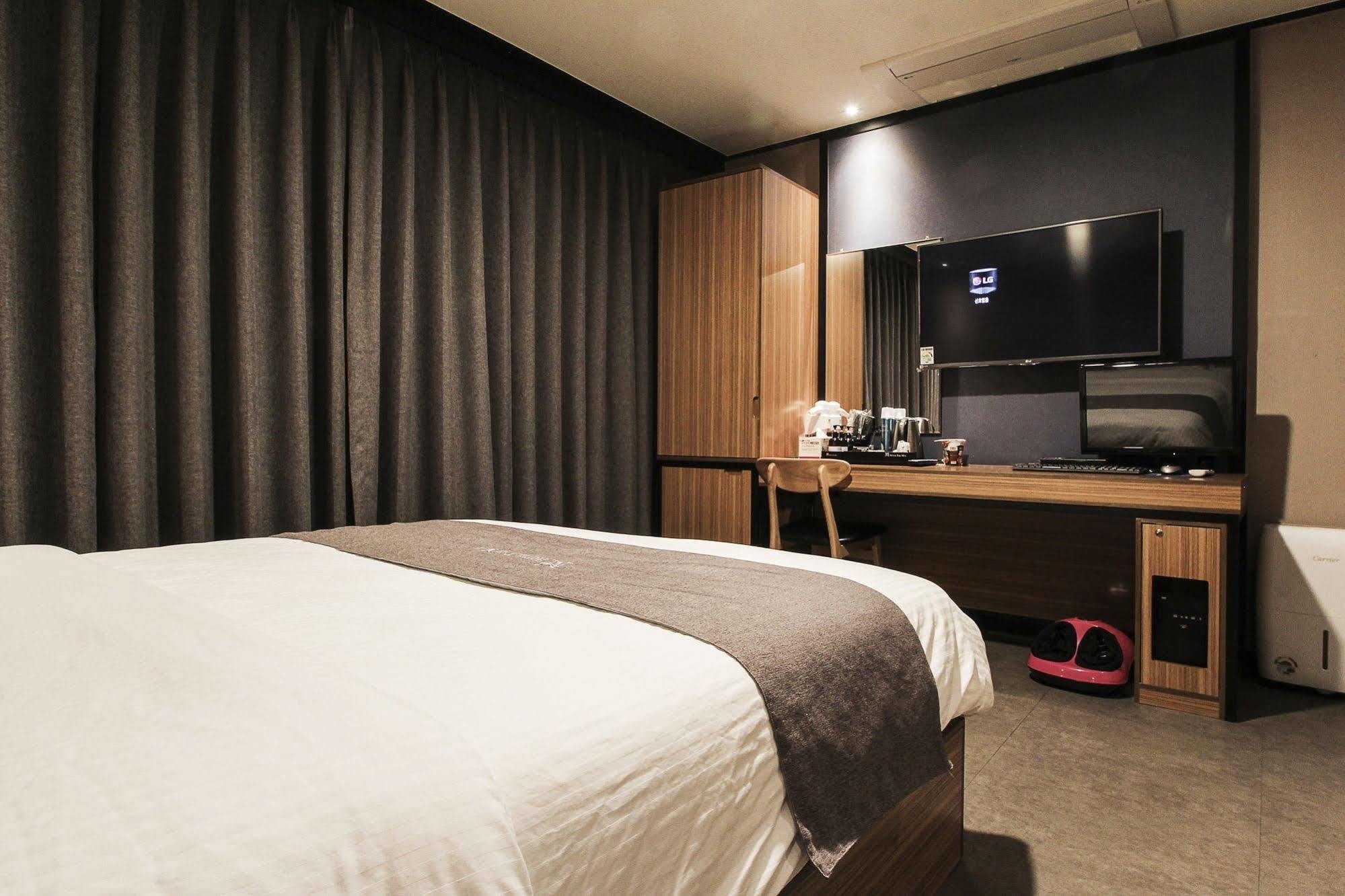 Hotel The May Пусан Екстер'єр фото
